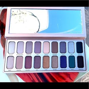 Bare Minerals Aura Lights makeup palette 🎨